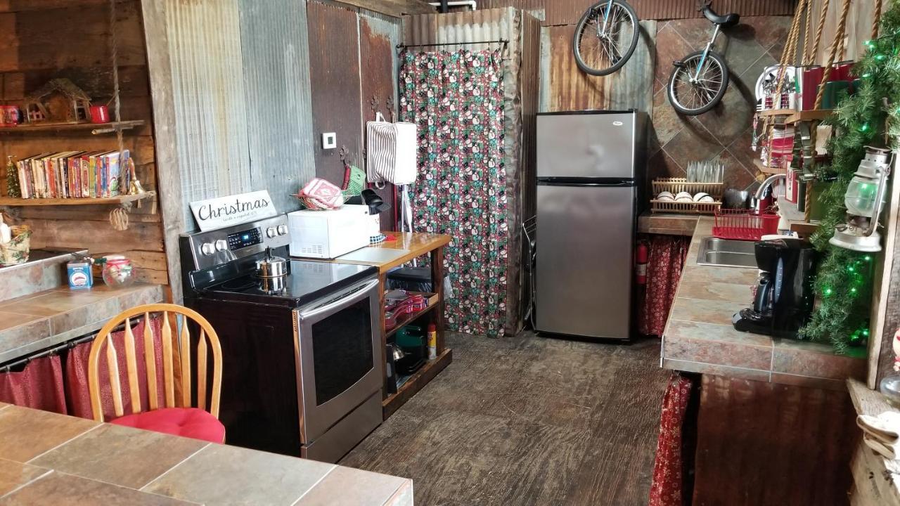Rural Life On A Real Christmas Tree Farm! Hallmark Experience! Ozark Extérieur photo