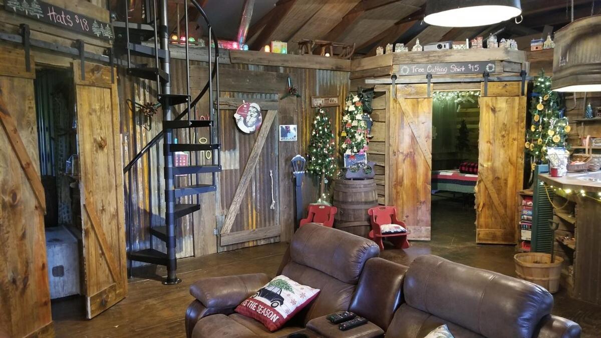 Rural Life On A Real Christmas Tree Farm! Hallmark Experience! Ozark Extérieur photo