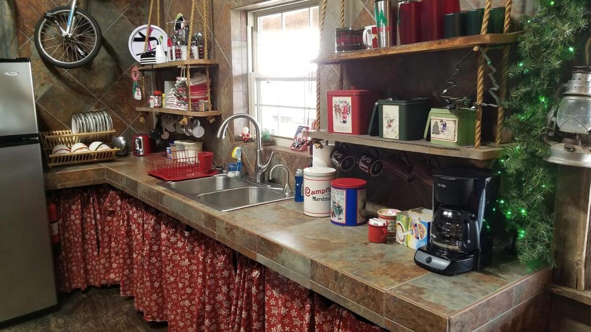 Rural Life On A Real Christmas Tree Farm! Hallmark Experience! Ozark Extérieur photo