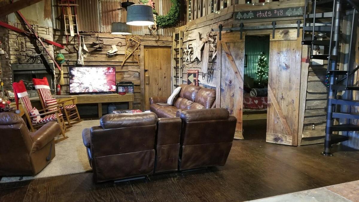 Rural Life On A Real Christmas Tree Farm! Hallmark Experience! Ozark Extérieur photo